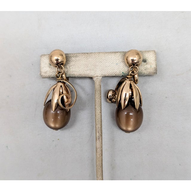 Vintage Signed Napier Goldtone Brown Moonglow Cumquat Drop Clip Earrings-2 Pieces For Sale In Philadelphia - Image 6 of 12
