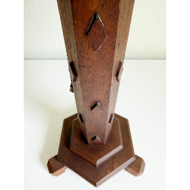 Brown 1940s Hexagonal Wood Table Lamp With Diamond Relief For Sale - Image 8 of 11
