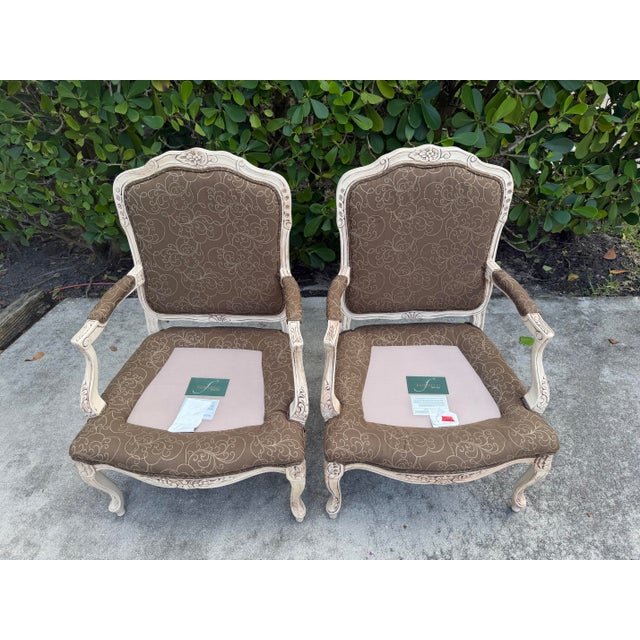 Vintage Fairfield Louis XV Style Painted Bergere Lounge Chairs, Pair For Sale - Image 11 of 14