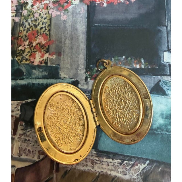 A great gold tone vintage picture locket.