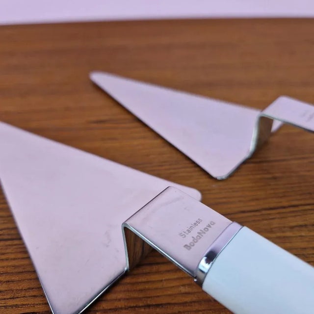 1970s Oval Cake Spades by Mikael Björnsterna for Boda Nova, 1980s, Set of 2 For Sale - Image 5 of 9