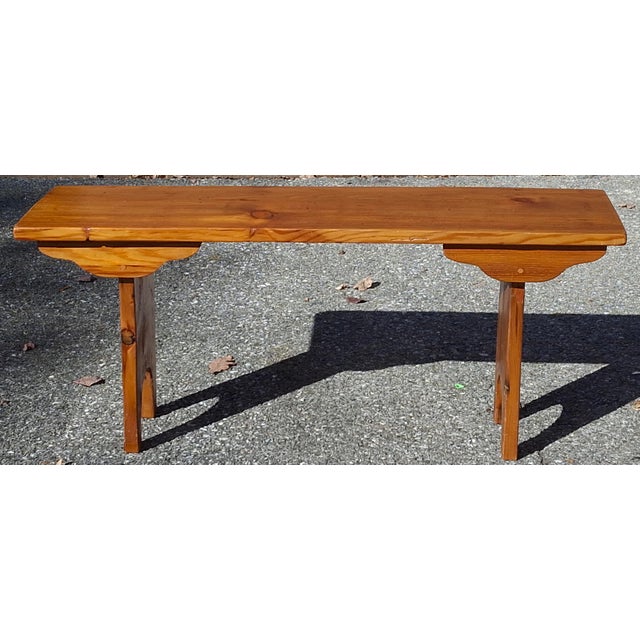 American Mid 20th Century Early American Style Varnished Pine Bench For Sale - Image 3 of 10