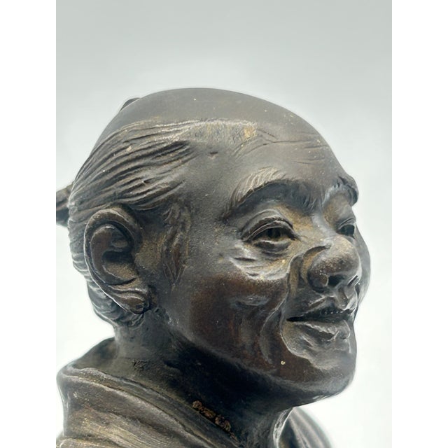 Bronze Japanese Meiji Bronze Okimono Seated Pipe Smoker, Signed Toko, C. 1890 For Sale - Image 8 of 17