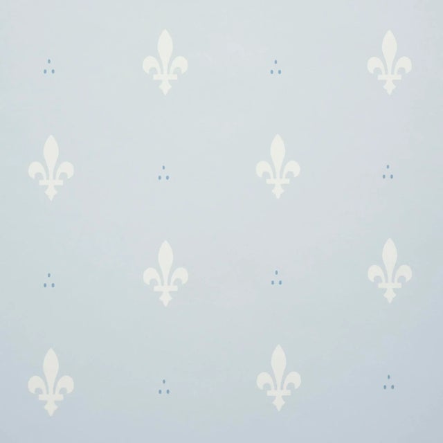 Contemporary Sample - Schumacher Fleur De Lis Wallpaper in Mineral For Sale - Image 3 of 4