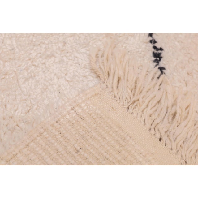 Moroccan Fine Vintage Moroccan Wool Rug 5'8'' X 8'6'' For Sale - Image 3 of 8