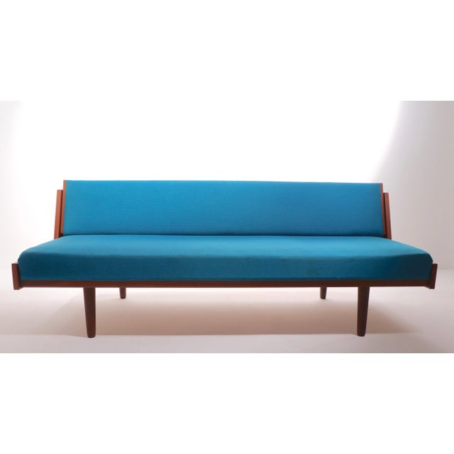 Iconic Danish Mid-Century Modern daybed, sofa - model GE- 258 designed by Hans Wegner for Getma. This example is in very...