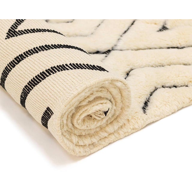 A striking diamond path, stretched to its fullest expression. This hand-knotted wool runner features a classic zigzag...