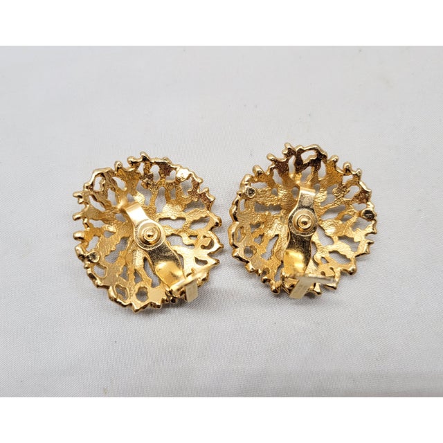Vintage 1970s Signed Napier Modernist Goldtone Clip Earrings- 2 Pieces For Sale - Image 9 of 9