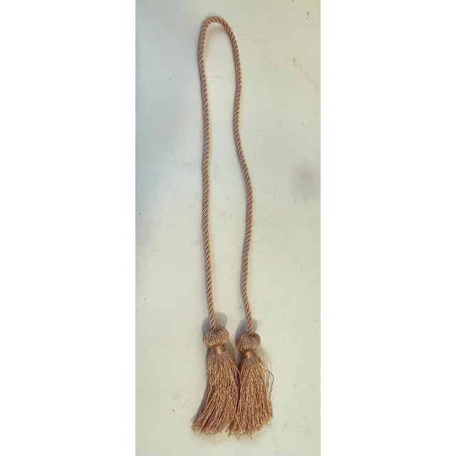 Single rose colored tassel Tieback