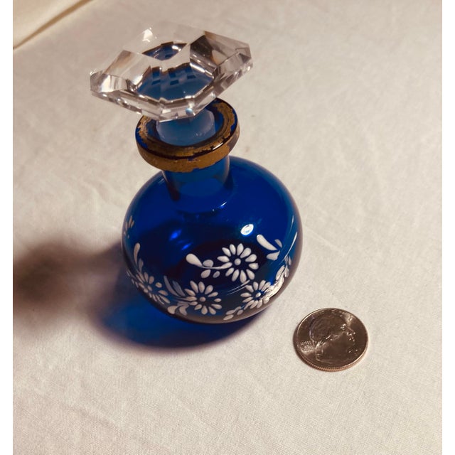 Antique Crystal Perfume Bottle Cobalt Blue White Enamel Painted Daisies Faceted Crystal Jewel Shape Stopper For Sale In Dallas - Image 6 of 6