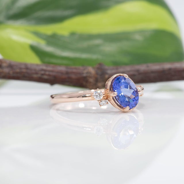 Aaa Tanzanite Ring With Earth-Mined Diamond Accents: Solid 14k Gold, 7x5mm, Size 6.75 For Sale In Columbus - Image 6 of 9