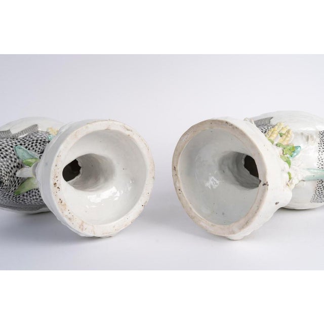 Napoleon Guinea Fowl Figurines in Porcelain from Samson, Paris, 19th Century, Set of 2 For Sale - Image 6 of 7