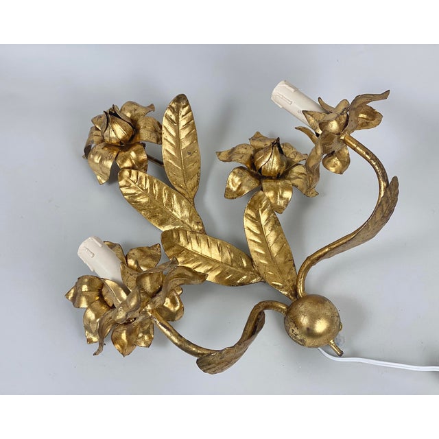 Italian Florentine Wall Sconce in Gilt Metal with Curved Iron Leaves, 1960s For Sale - Image 4 of 9