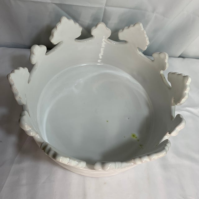 1960s Vintage Mid-Century Italian Ceramic Crown Centerpiece Bowl - Glossy White - Attributed to Bitossi For Sale - Image 5 of 10