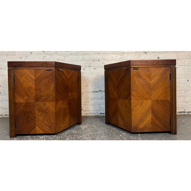 Mid 20th Century Pair of Lane Furniture Hexagonal Mid-Century Walnut Side Tables For Sale - Image 5 of 15
