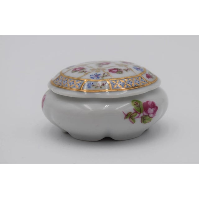 These lovely little trinket boxes have a thousand uses. They make a wonderful place to store you little treasures...