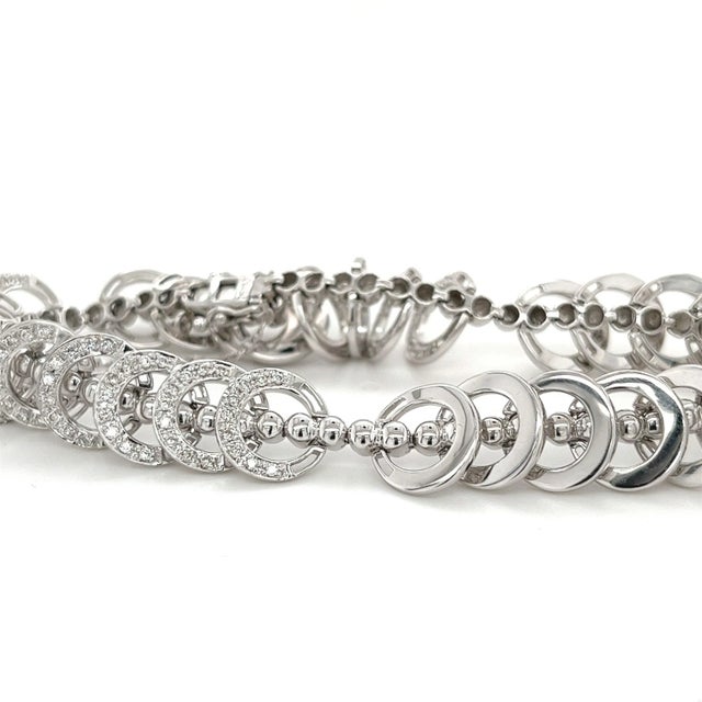 2010s 3.50CT TW Natural Diamond Connecting Circles Link 18K Gold Bracelet For Sale - Image 5 of 8