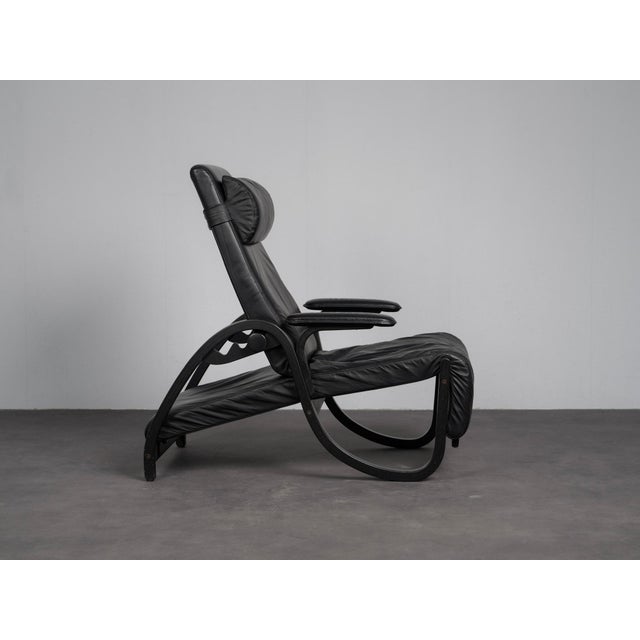 A rare sinus lounge chair designed by norwegian designer ingmar relling and produced by westnofa during the 1970s. The...