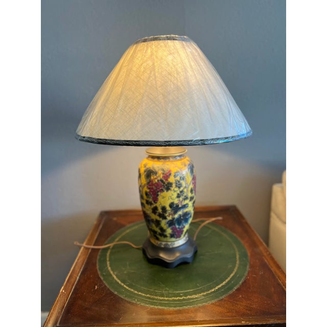 Chinoiserie 80's Yellow Chinoiserie Table Lamp-Single For Sale - Image 3 of 10