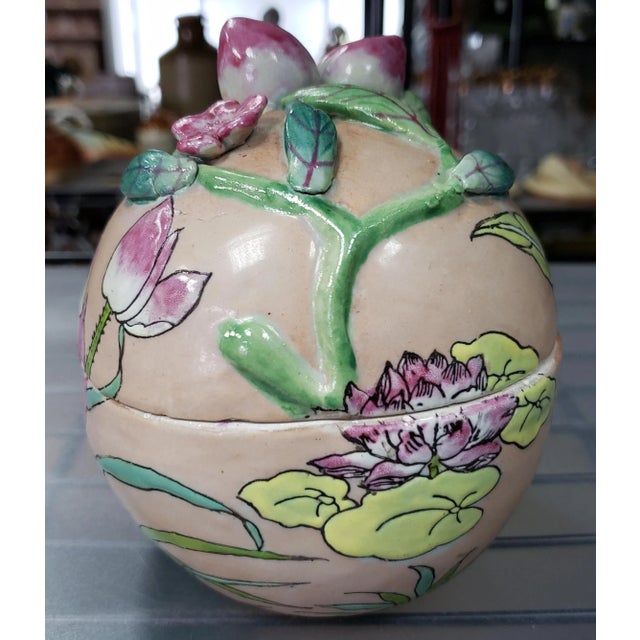 1980s Chinese Famille Rose Porcelain Peach-Form Offering Box For Sale - Image 4 of 9