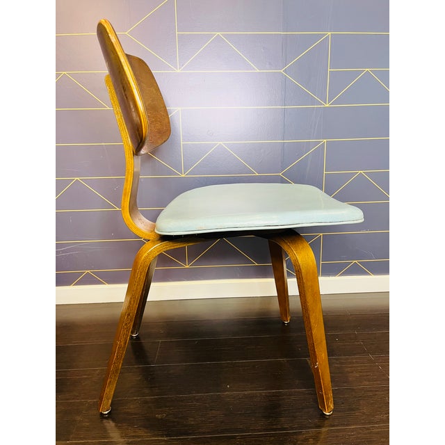 This is a classic 1950s bentwood chair is in the style of Bruno Weil for Thonet. The chair has an ergonomically-shaped...