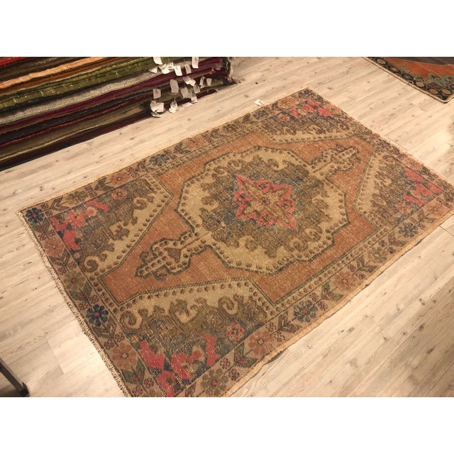 1960s Tribal Turkish Handmade Anatolian Rug- 4′7″ × 7′3″ For Sale - Image 4 of 11
