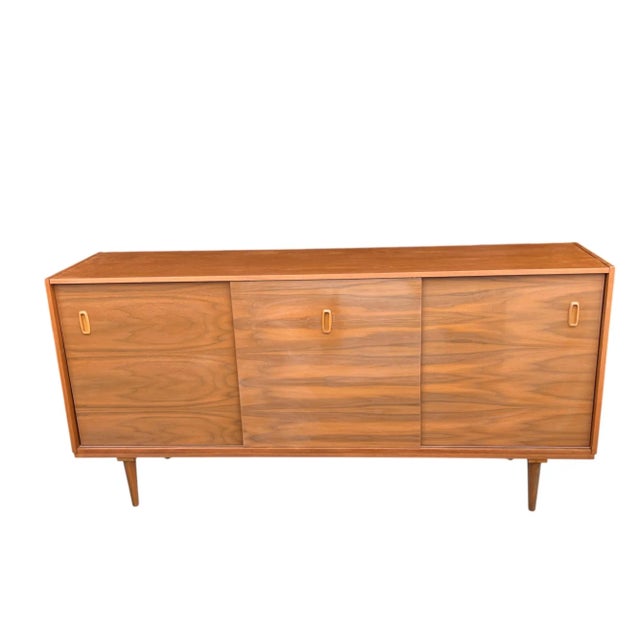 1960s Danish Modern Scandinavian Walnut Credenza – Sliding Doors, Recessed Pulls, Restored For Sale - Image 5 of 14
