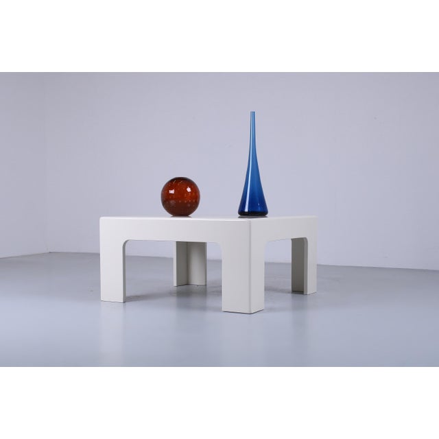 Space Age White Square Coffee Table from Artifort, 1970s For Sale - Image 12 of 13