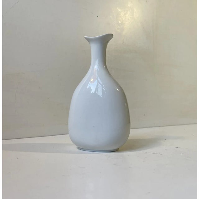 Mid-Century Modern Mid-Century White Porcelain Vase by Gunnar Nylund, 1964 For Sale - Image 3 of 7