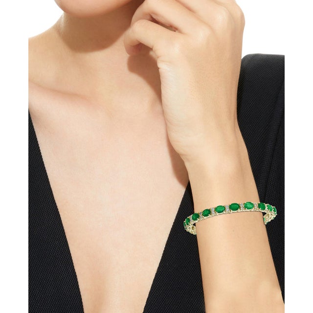 15 Carat Natural Emerald & Diamond Cocktail Tennis Bracelet 14 Karat White Gold For Sale - Image 4 of 18