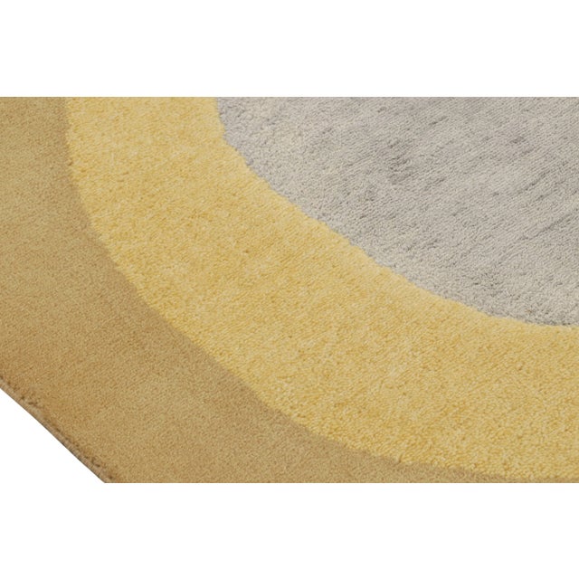 Rug & Kilim Rug & Kilim X Jenn Ski Mid-Century Modern Style Rug With Geometric Patterns For Sale - Image 4 of 7