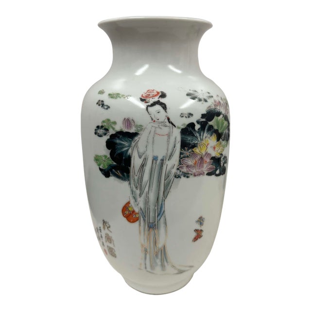 Early 20th-Century Chinese Famille Rose Porcelain Vase For Sale