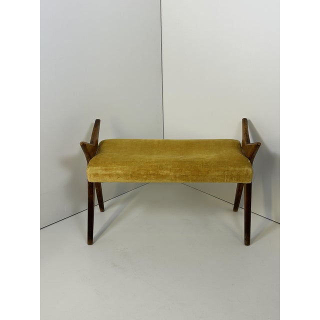 Vintage Walnut Bench, 1950s, in Good conditions. Designed 1950 to 1959