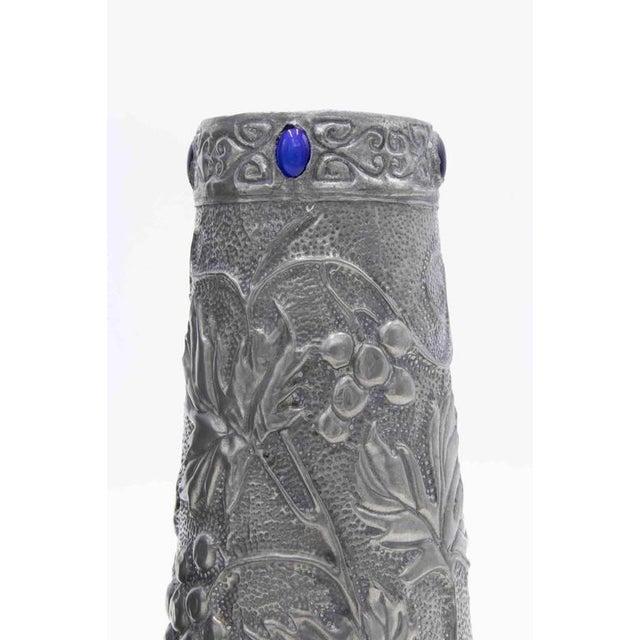 Set of 2 Art Nouveau Pewter Vases realized in the early 20th Century. Largest piece: height 29.5 x base diameter 11.5 cm x...