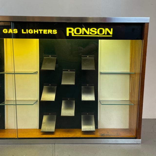 Lighted Counter Glass Varaflame Display Cabinet from Ronson, UK, 1960s For Sale - Image 4 of 18
