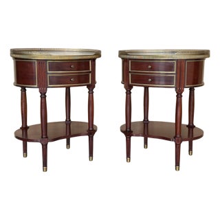 Early 20th Century Pair of Louis XV Oval Bouillotte Shape Nightstands with Drawers and Low Shelve For Sale