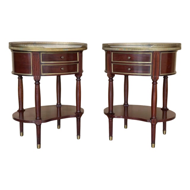 Early 20th Century Pair of Louis XV Oval Bouillotte Shape Nightstands with Drawers and Low Shelve For Sale
