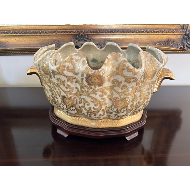 Lovely oval cachpot with fitted wood base.