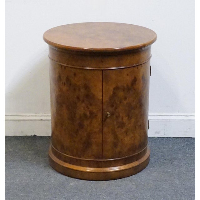 Traditional Henredon Furniture Traditional Style Bird's Eye Maple 21" Accent Round Storage End Table 4700-43 For Sale - Image 3 of 10