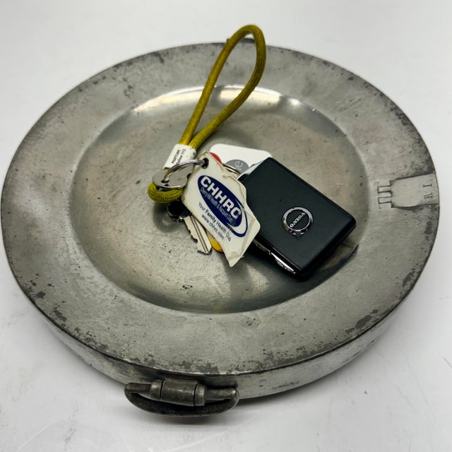 Early 19th Century English Pewter Heating Dish or Hall Keys Plate R I For Sale - Image 10 of 10