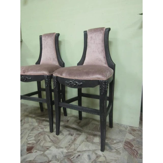 Lacquered by hand and upholstery.