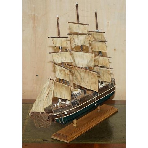 Gold Large Model of Young America Clipper Ship 1853 For Sale - Image 8 of 18