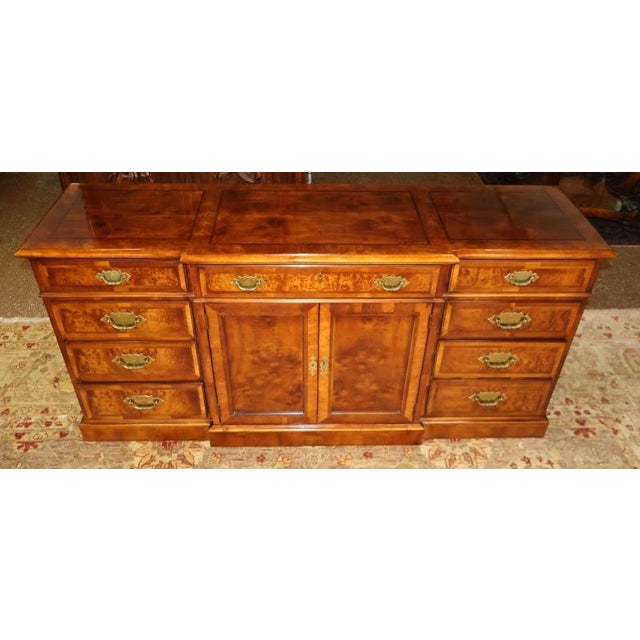 Henredon Aston Court Burl Walnut Sideboard Server Buffet Dimensions : 72" Wide X 21" Deep X 34" tall This sideboard was...