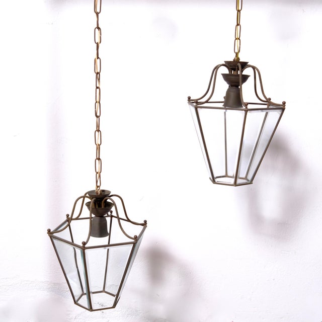 Beautiful pair of pendant lanterns/chandeliers, in glass and metal, 1950s. Dimensions: 1 lantern, max. height 90 cm 2...