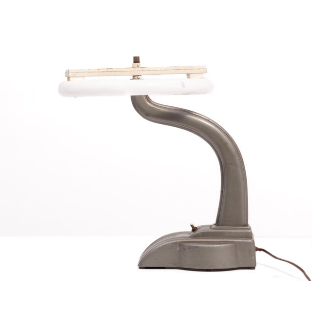 Art Specialty Co Flexo Banker Desk Lamp Flying Saucer Shade Fluorescent Bulb Art Deco Industrial Dazor For Sale - Image 15 of 16