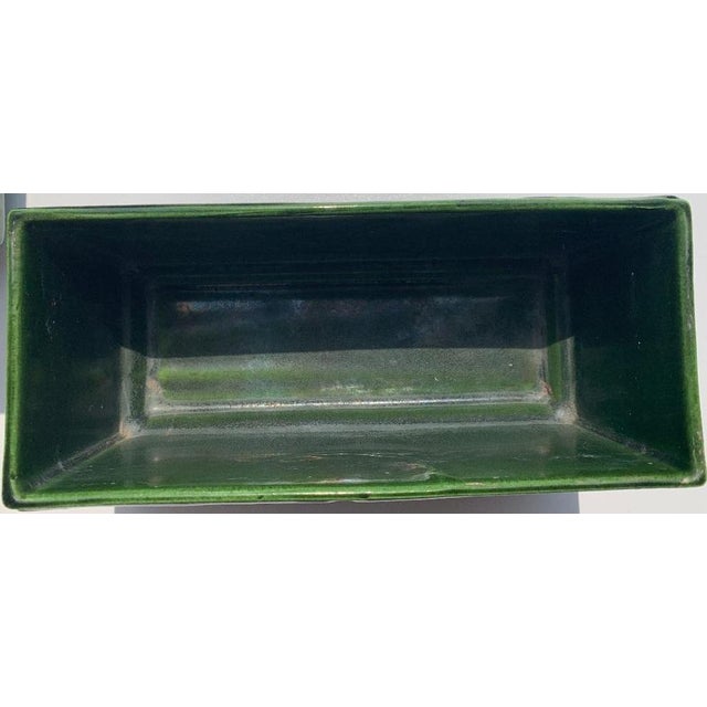 Mid-Century Modern Set of 2 Mid-Century Modern Bennetts of California “Rag Rug” Ceramic Vases — Square & Rectangular, Green Striated Glaze, 1940s–50s For Sale - Image 3 of 7