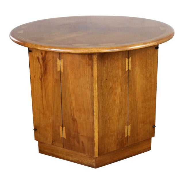 Lane Acclaim Dovetail End Table With Round Top and Hexagon Base