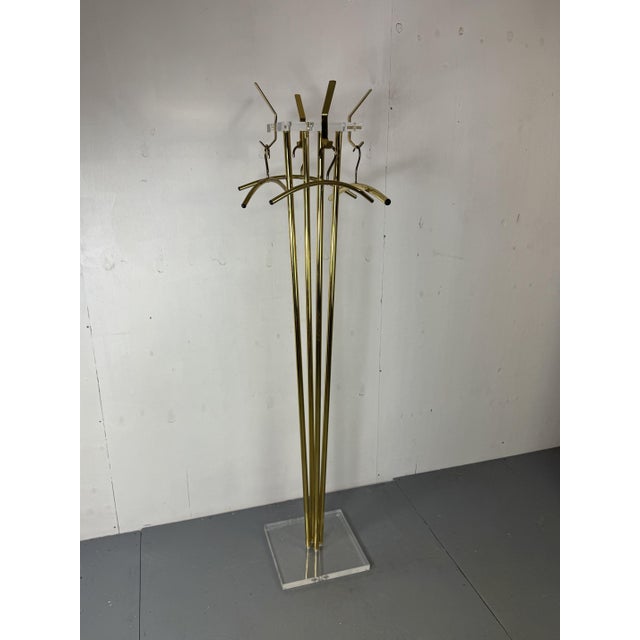 Decorative Standing mid Century Vintage Hollywood Regency acrylic and Brass coatstand, 1970s. Comes with Brass coat hangers