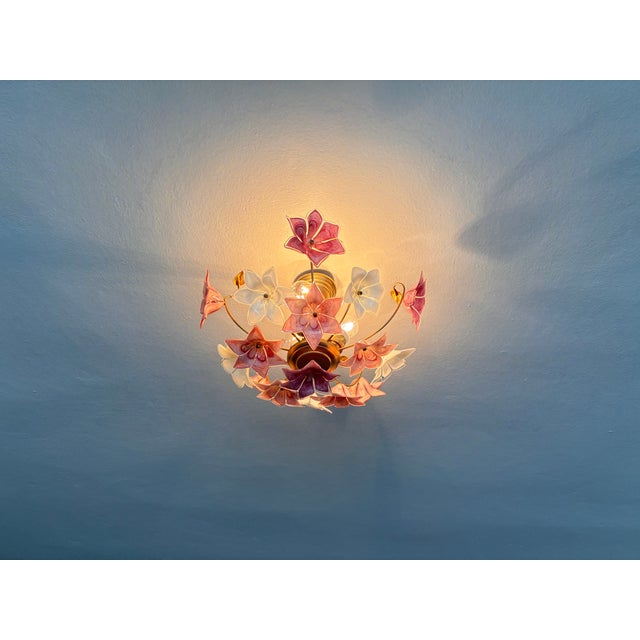 1970s Italian Murano Style Hand-Blown Original Pink and White Daisy Glass Flush Mount Chandelier (42x30 Cm)⁠ For Sale - Image 15 of 17
