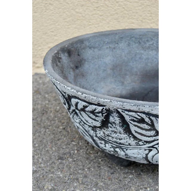 To flourish an entrance, embellish the balconies and terraces, this pretty concrete planter is a vintage production with a...